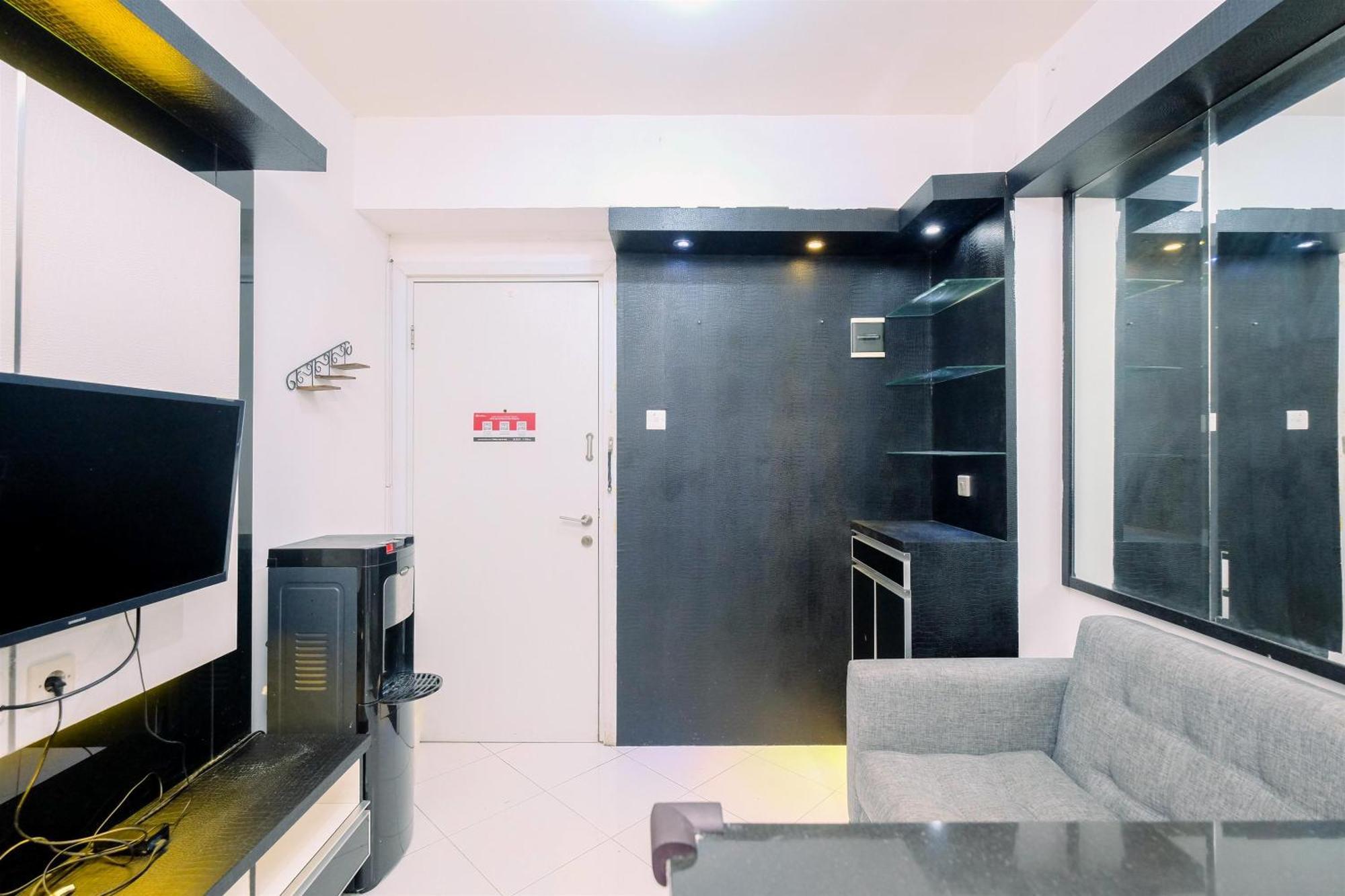 And Modern 1br Pramuka By Travelio Apartment
