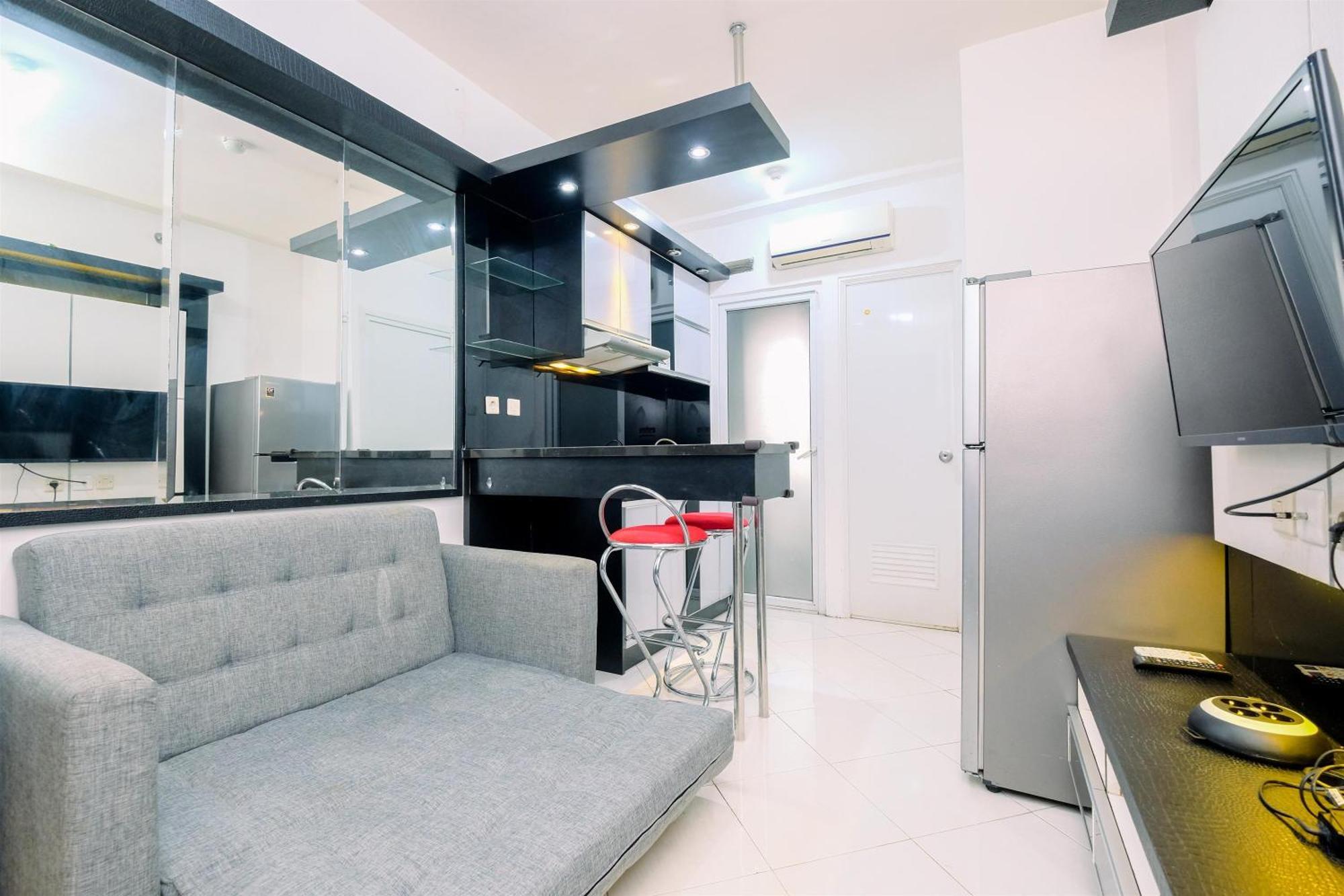Apartment And Modern 1br Pramuka By Travelio